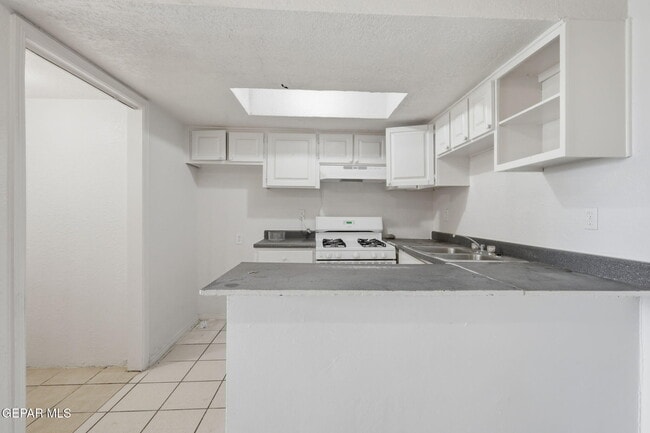 Building Photo - 13113 Violeta Ln