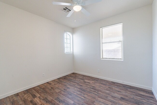 Building Photo - Move right in to your dream home!