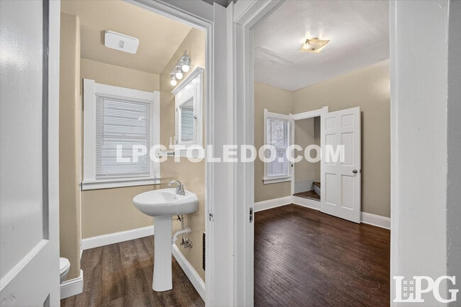 Building Photo - 128 Carbon St