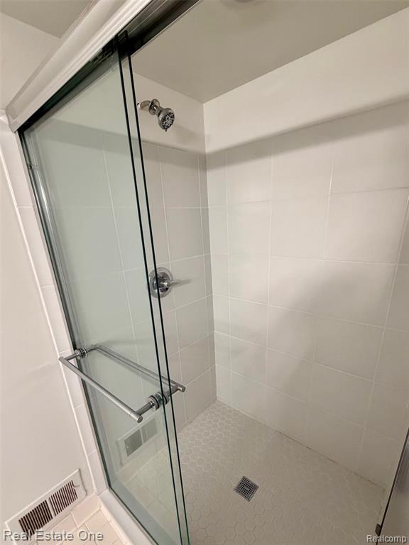 Building Photo - 6687 Maple Lakes Dr