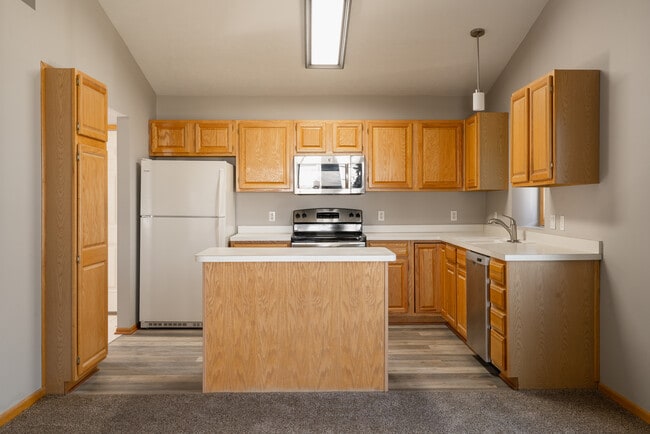 Building Photo - 7337 Collister Rd