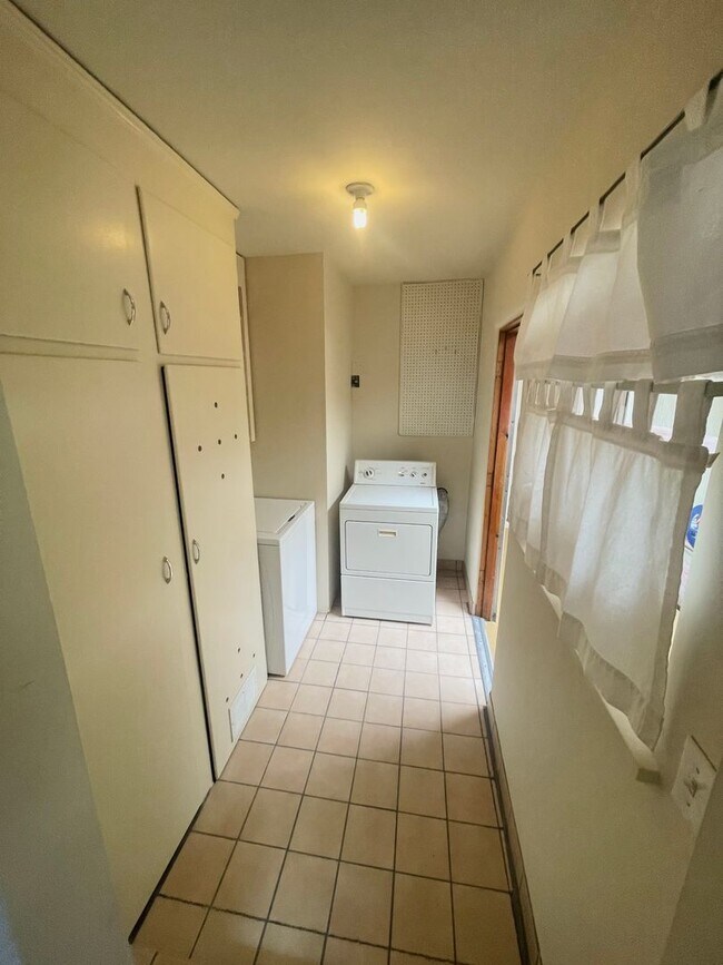 Building Photo - Casa Alegre 2 bedroom, 1 bath on Osage. Ha...