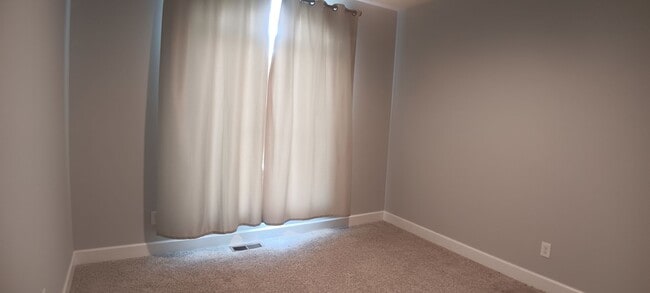 Building Photo - Heron's Landing 4 BD/ 3BTH Available May 14th