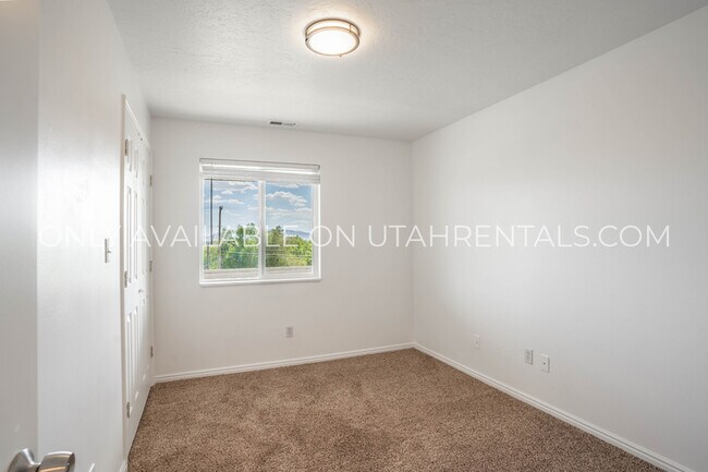 Building Photo - 2051 S State St