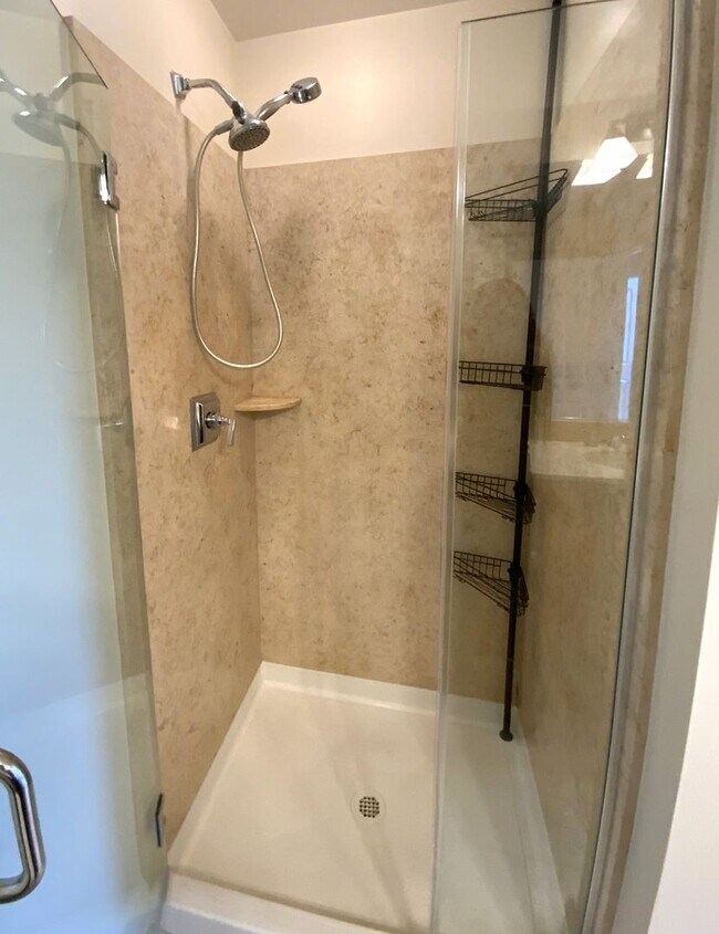 Building Photo - Modern Luxury Meets Prime Downtown Palo Al...