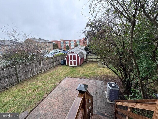 Building Photo - 1600 Princess St