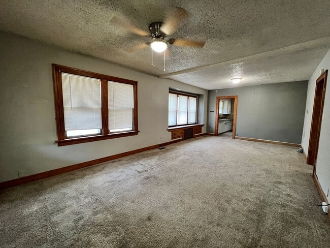 Building Photo - 2320 S Claremont Ave