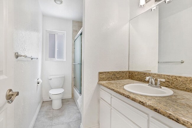 Building Photo - 618 W Balboa Blvd