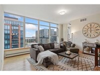 Building Photo - 215 10th Ave S