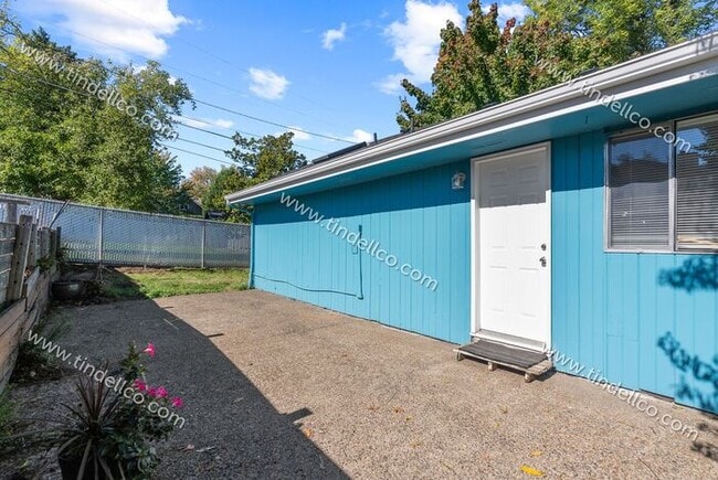 Building Photo - Darling Two Bedroom With Large Fenced Yard...