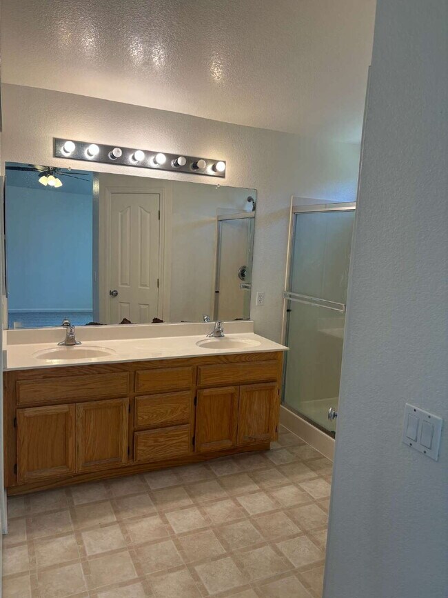 Building Photo - Charming 3 Bedroom Home in Desirable Elk Grove Neighborhood with 2-Car Garage