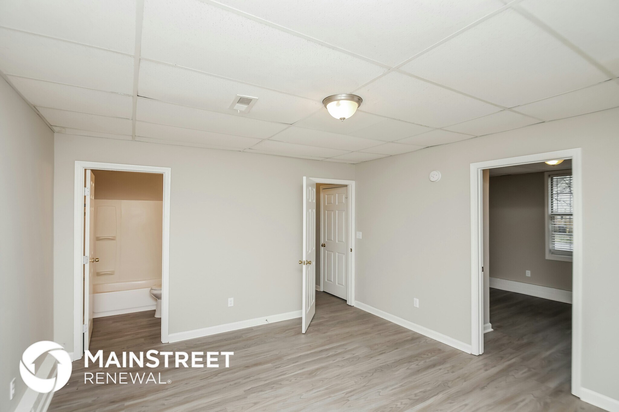 Building Photo - 4058 Five Oaks Ct