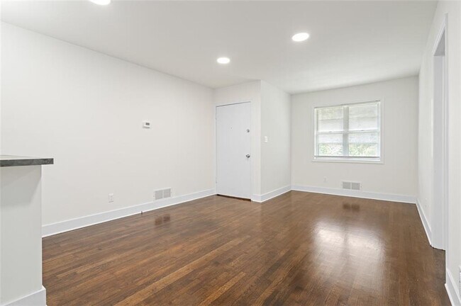 Building Photo - 1437 Vesta Ave