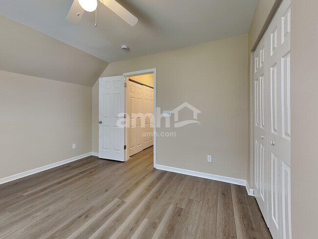 Building Photo - 4809 Wheatfield Dr