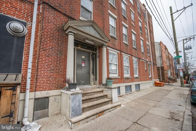 Building Photo - 734 S 9th St