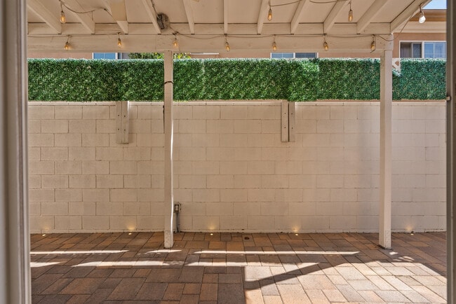 Building Photo - 14610 Isla Vista Dr