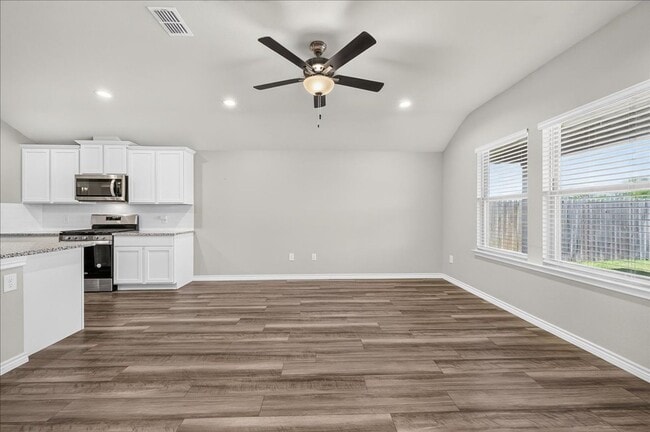 Building Photo - 8133 Cattlemen Dr