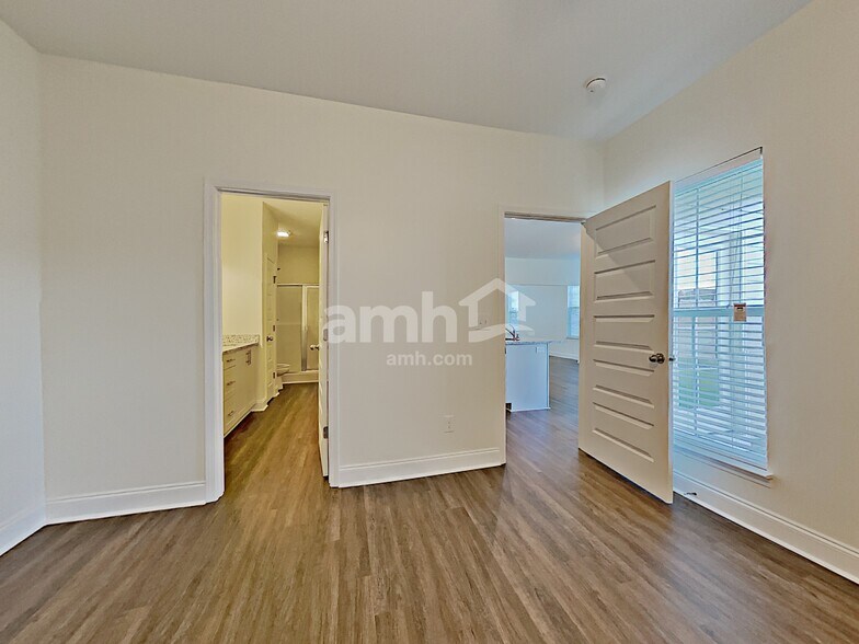 Building Photo - 5510 Central Grove Sq