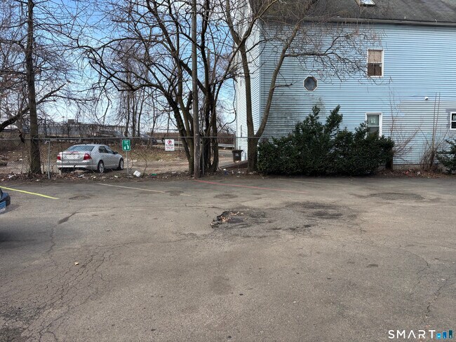 Building Photo - 1231 State St