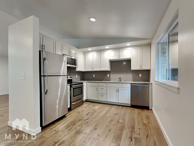 Building Photo - 11709 NE 98th St