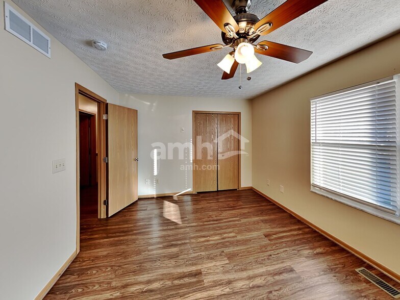 Building Photo - 1725 Convair Dr