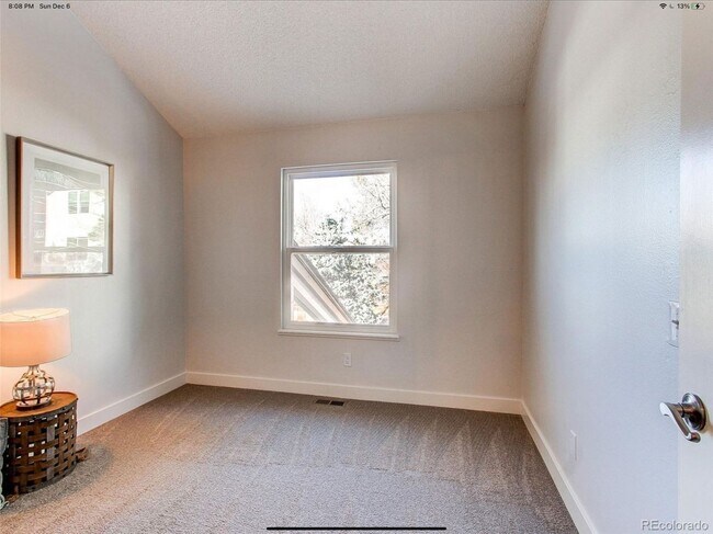 Building Photo - Beautiful Open & Remodeled 5 Bedroom Home ...