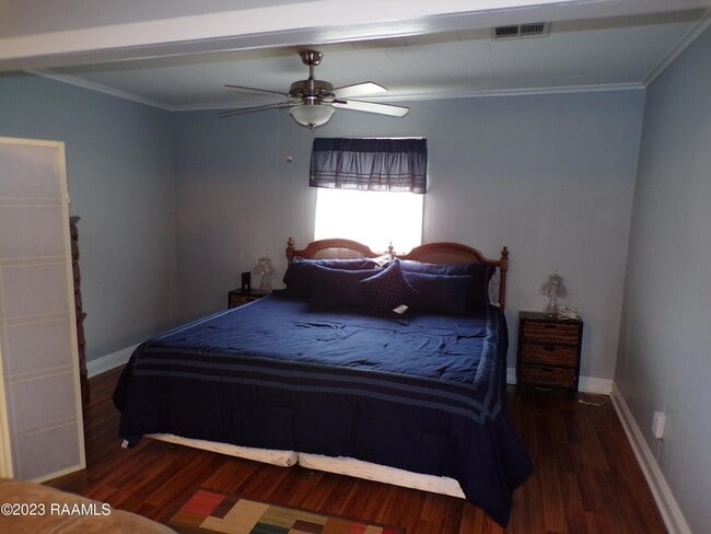 Building Photo - 212 Thoroughbred Dr