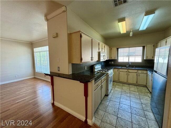 Building Photo - 3BEDROOM CONDO IN 89108