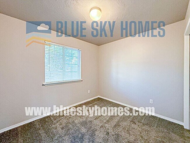 Building Photo - 2503 N Blue Blossom Way