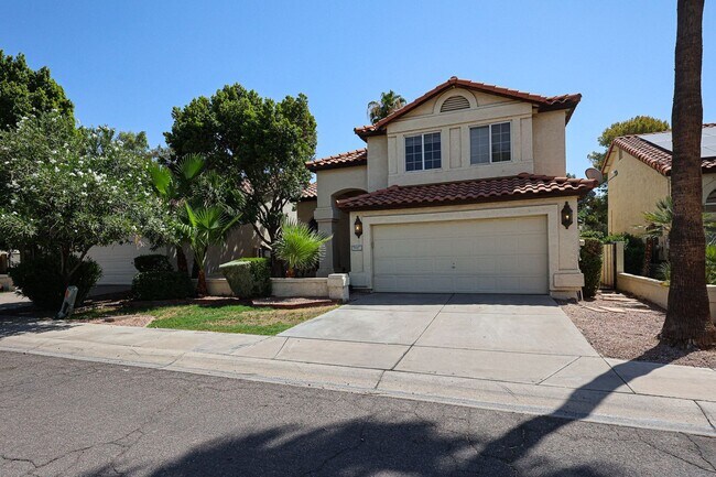 Building Photo - Stunning 3 bedroom, 2.5 bathroom Gold Cour...