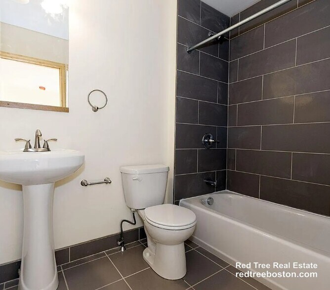 Building Photo - 34 Bentley St