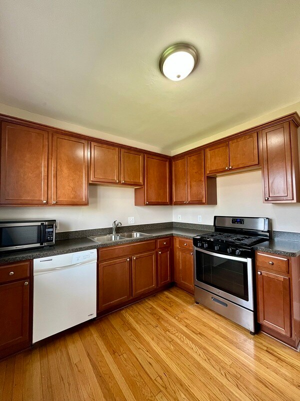 Building Photo - 162 Labadie St