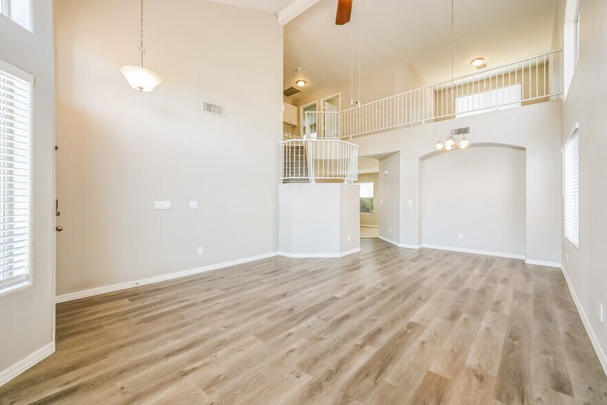 Building Photo - 1036 W Olive Ave