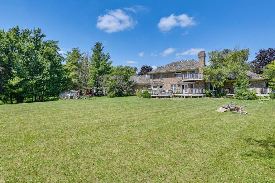 Building Photo - 7 Creekside Ln