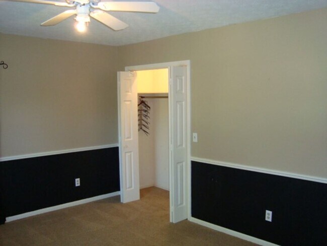 Building Photo - 4 Bedroom 2.5 Bath Home available to rent!