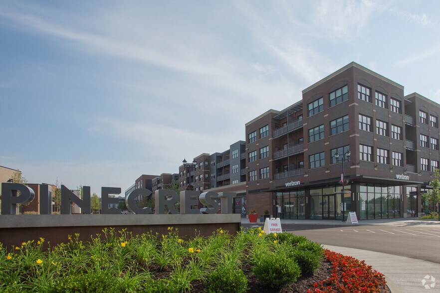 Building Photo - 4th & Park