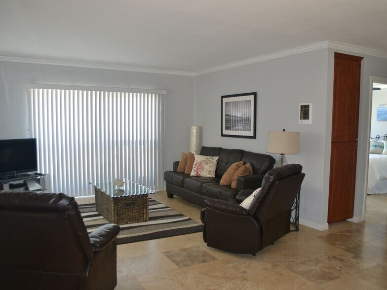 Building Photo - 676 Seacoast Dr