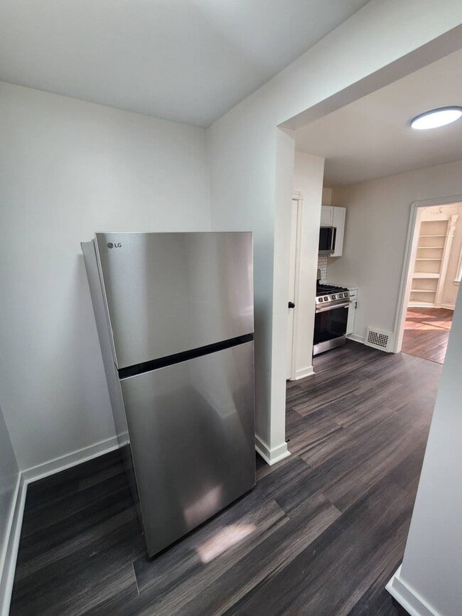 Building Photo - Charming 3-Bedroom Property in Prime Location