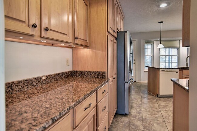 Building Photo - Updated Poquoson Home on Large Lot