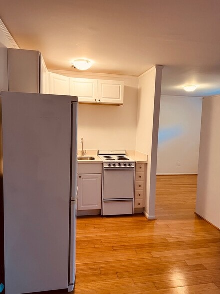 Building Photo - 5409 NE 65th St