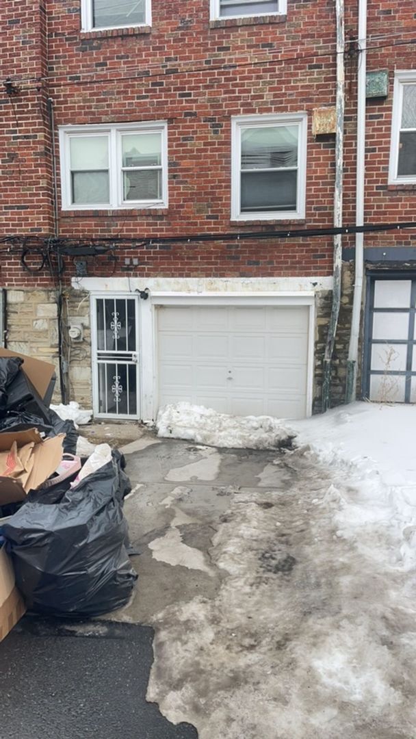 Building Photo - Stunning 3-Bedroom Townhome in East Oak Lane! Available NOW!