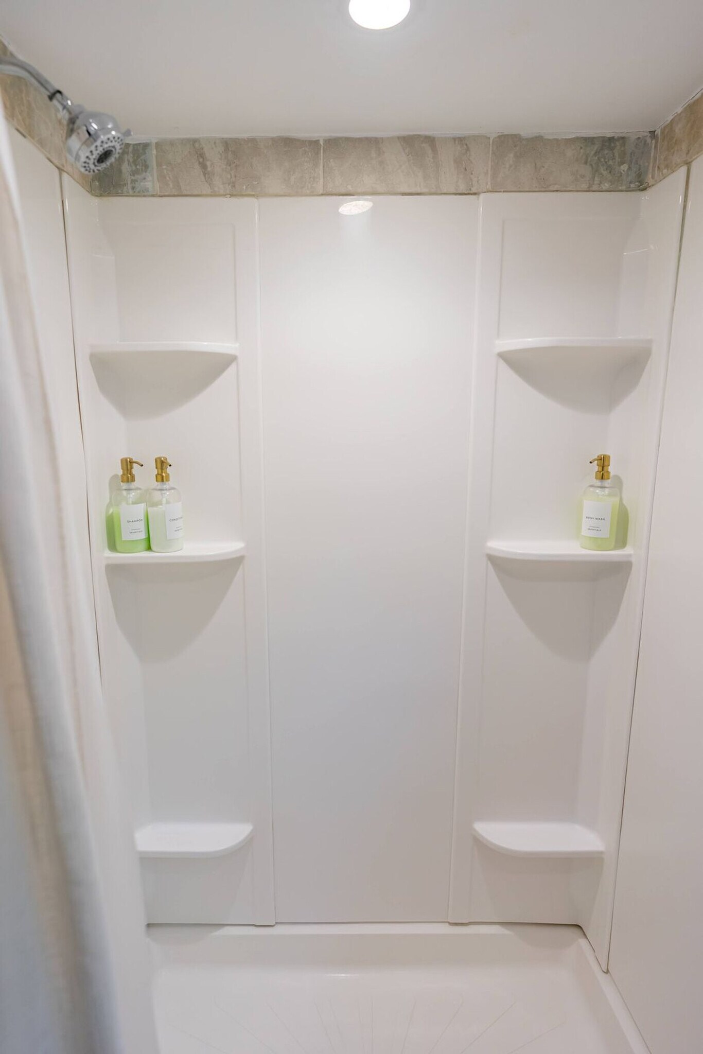 Building Photo - 253 Main St