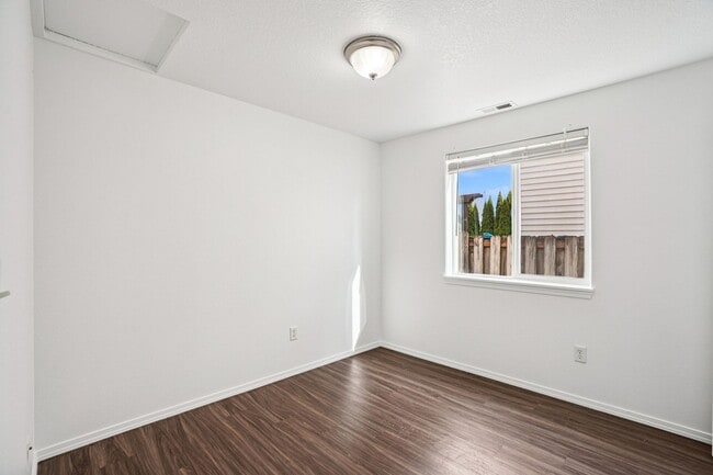 Building Photo - Beautiful 4BR/2BA Single-Level Home in Heart of McMinnville