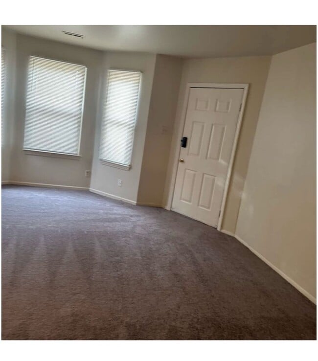 Building Photo - 13 Hamlet Ct