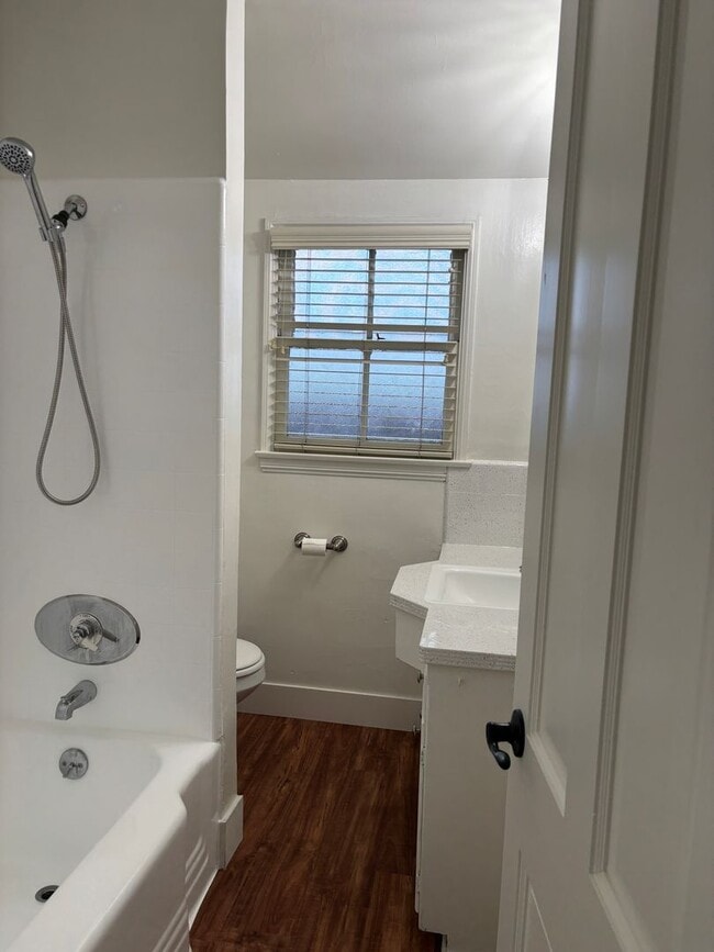 Building Photo - Kester Ave, 5069-5071