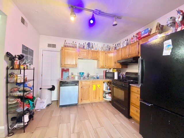 Building Photo - 880 Huntington Ave