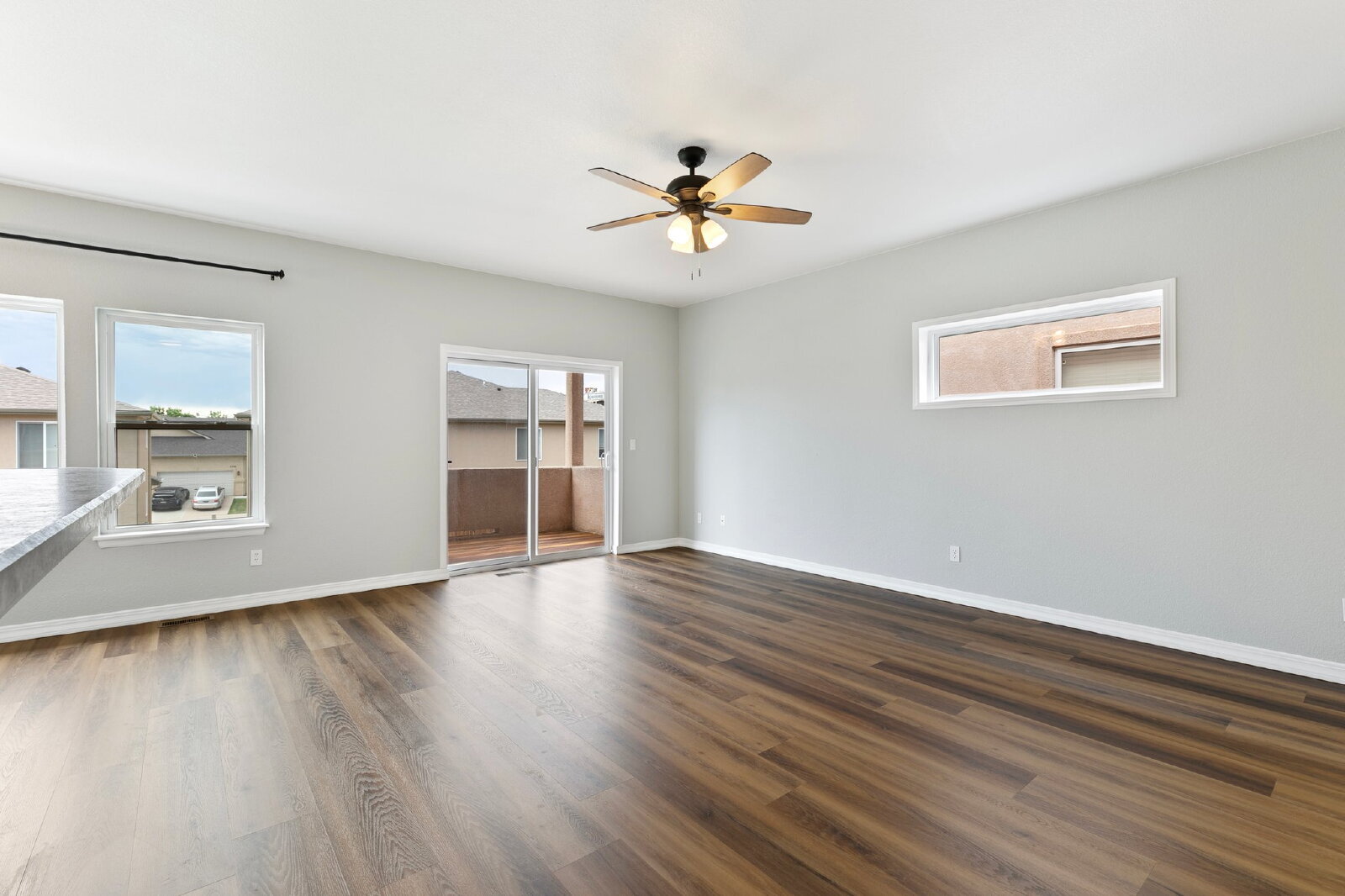 Building Photo - Updated Townhome with Views – Minutes to P...