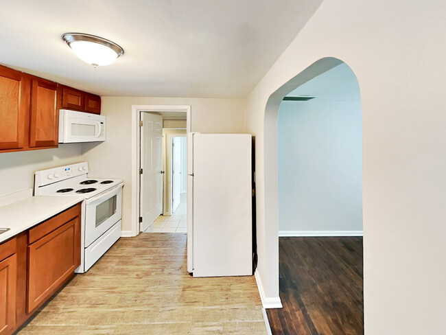 Building Photo - 14 Glenda Dr
