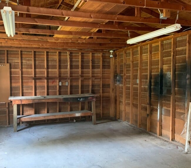 Building Photo - 932 Brandywine Ln