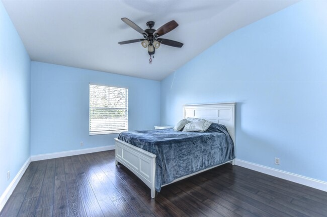 Building Photo - 3292 Covered Bridge Dr E